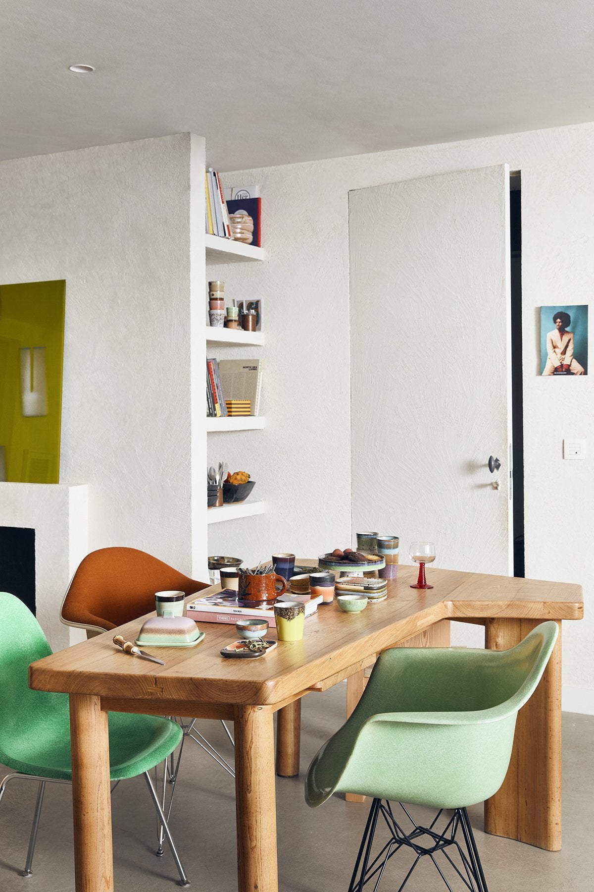 HK Living | 70's servies schaal op voet Comet