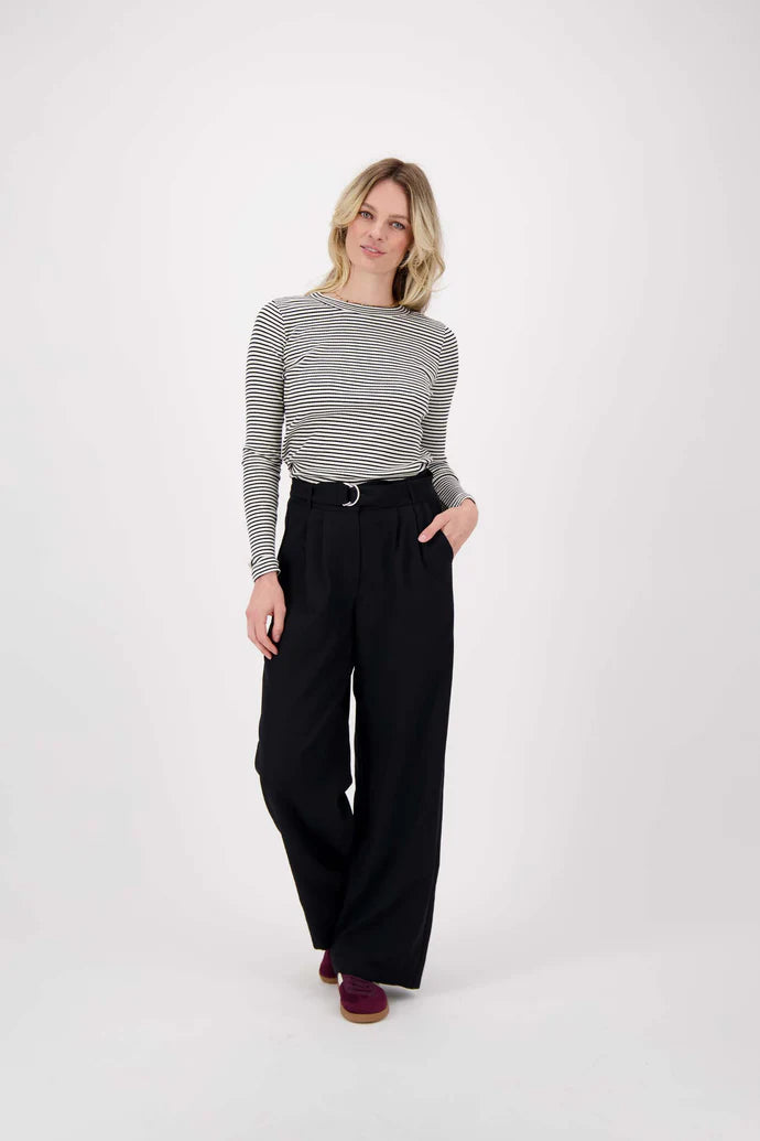 Zusss | Weite Hose mit Gürtel, schwarz