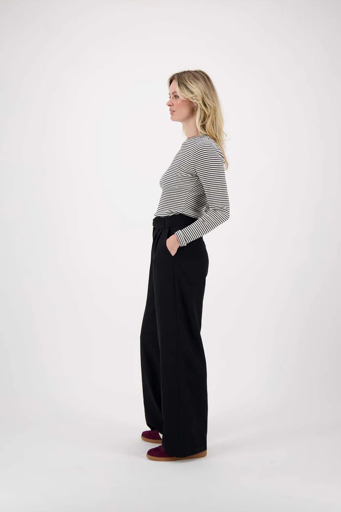 Zusss | Weite Hose mit Gürtel, schwarz