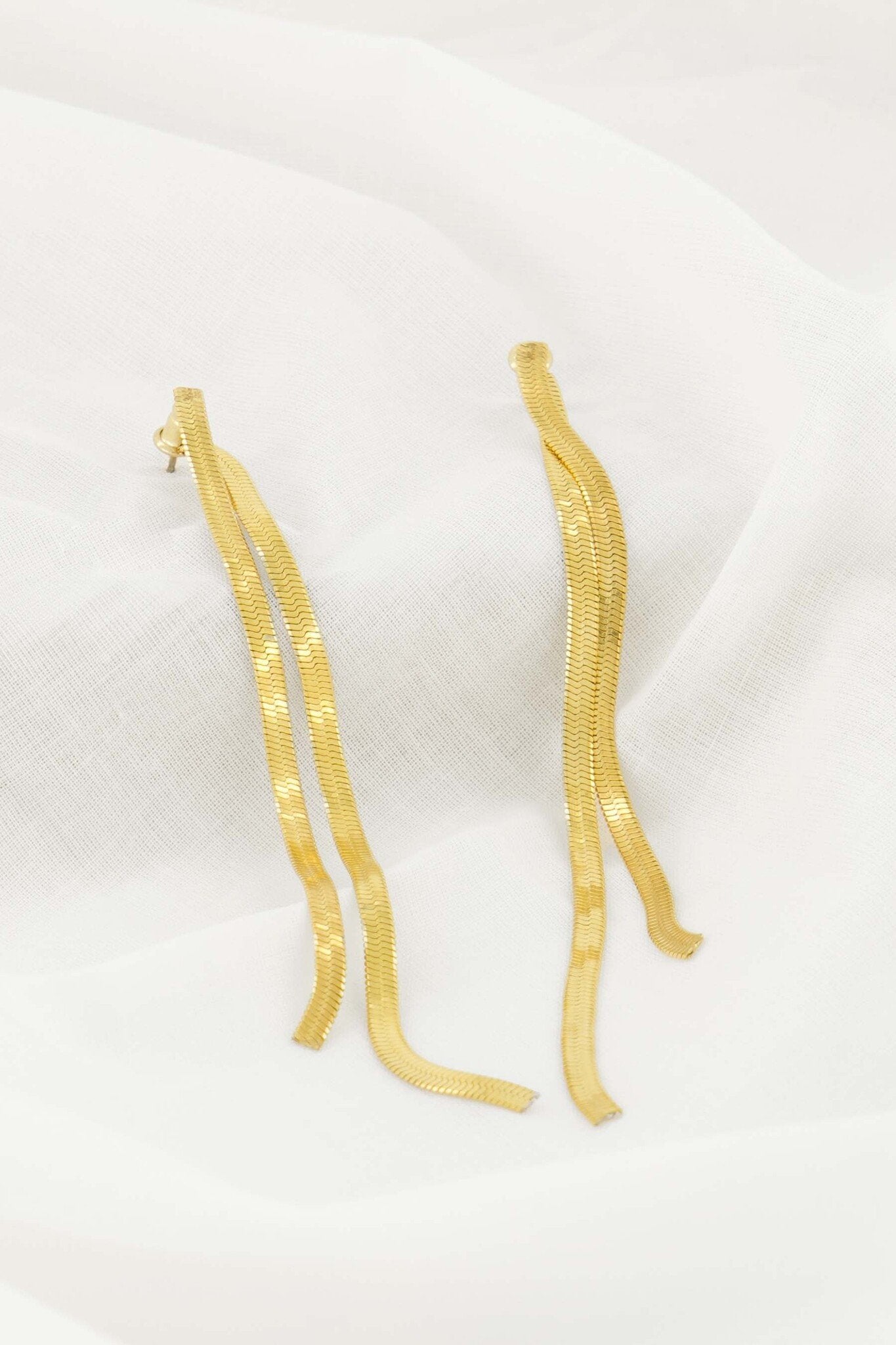 Zusss | Lange oorbel met visgraat structuur goud