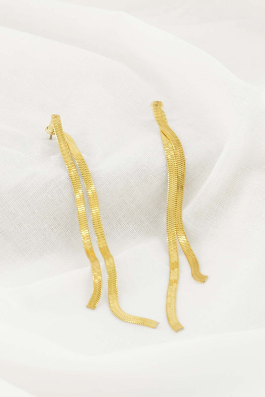 Zusss | Lange oorbel met visgraat structuur goud