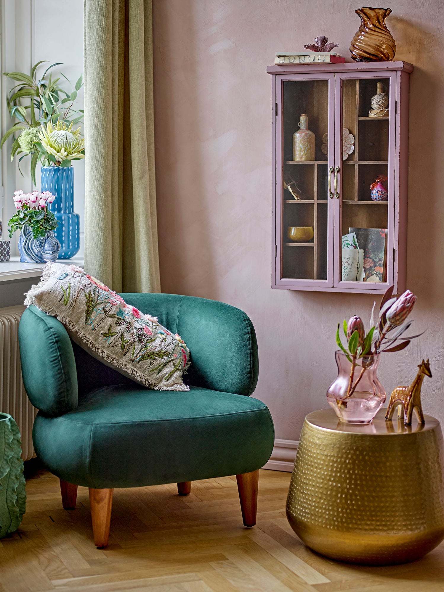Bloomingville Hazem Vitrinekastje oud roze