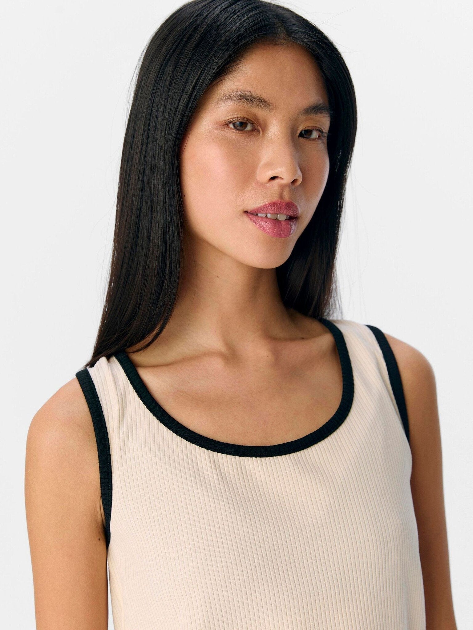 Object | Tank top Jamie sandshell/black NOOS