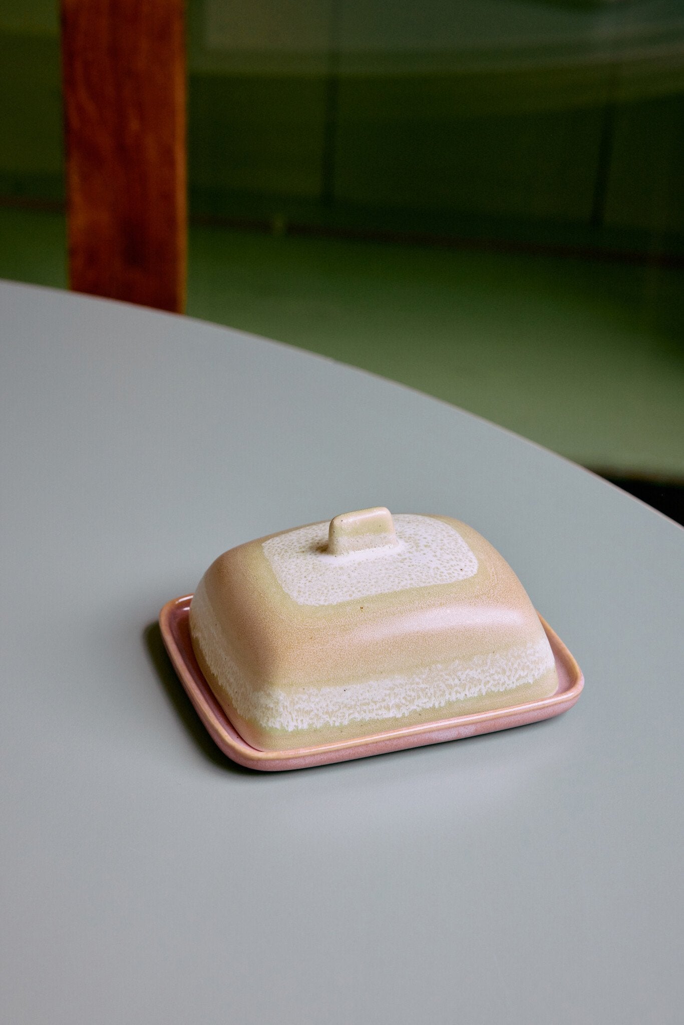 HK Living | 70's servies botervloot Skyline