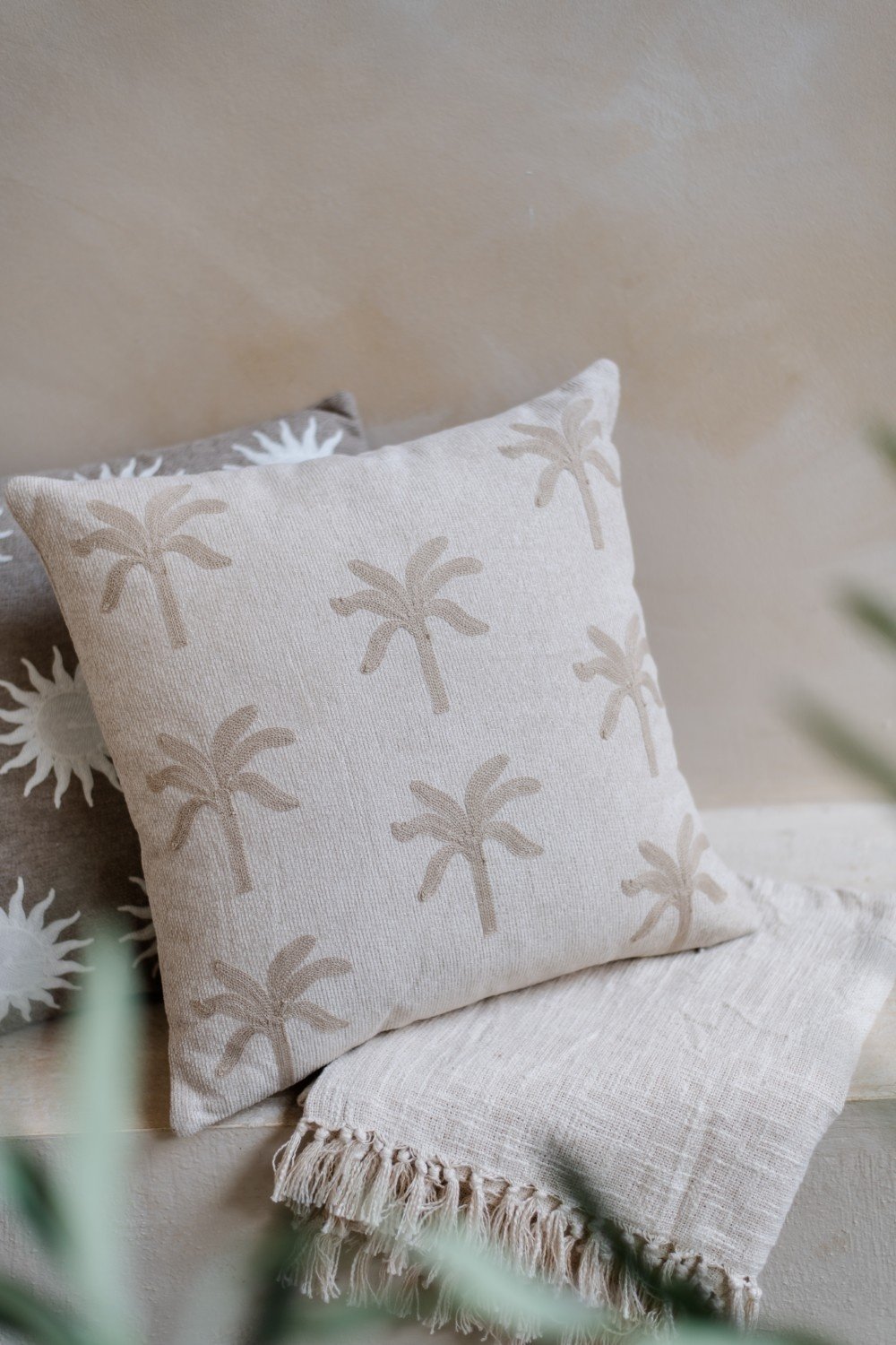 Home Society | Kussen Holiday Palmtrees beige