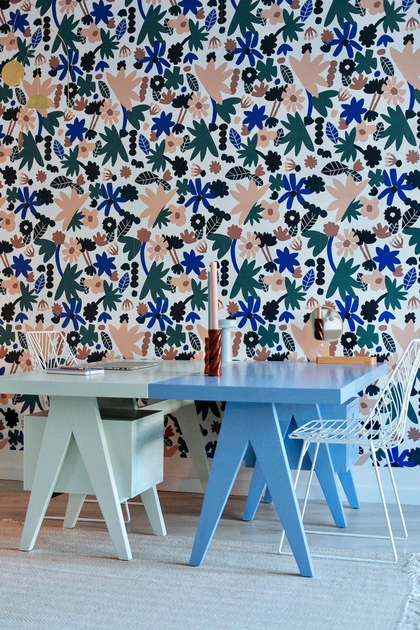 Behang Meet Me at the Wall - Flowerplay Light - Natural Noord