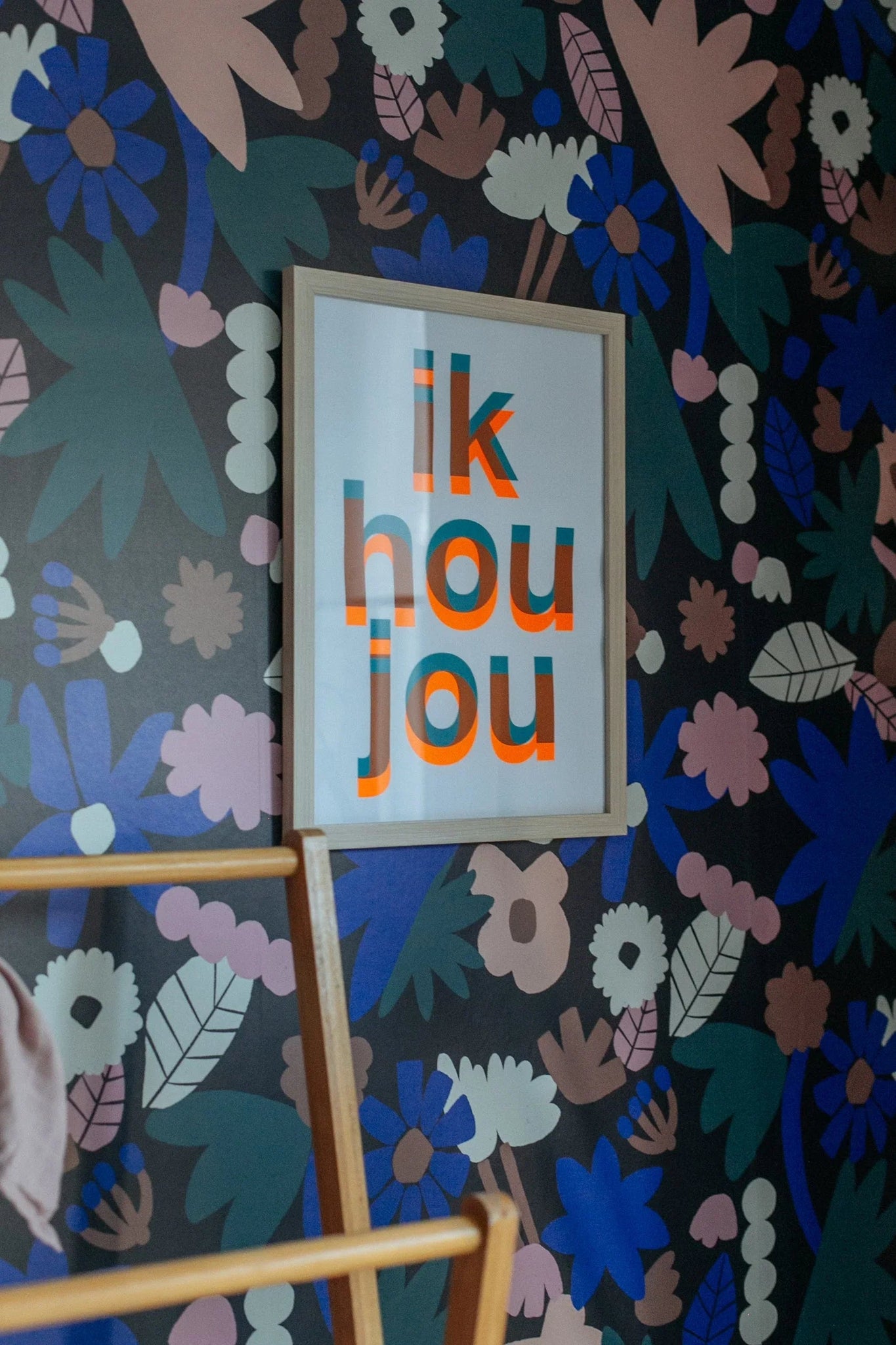 Behang Meet Me at the Wall - Flowerplay Dark - Natural Noord