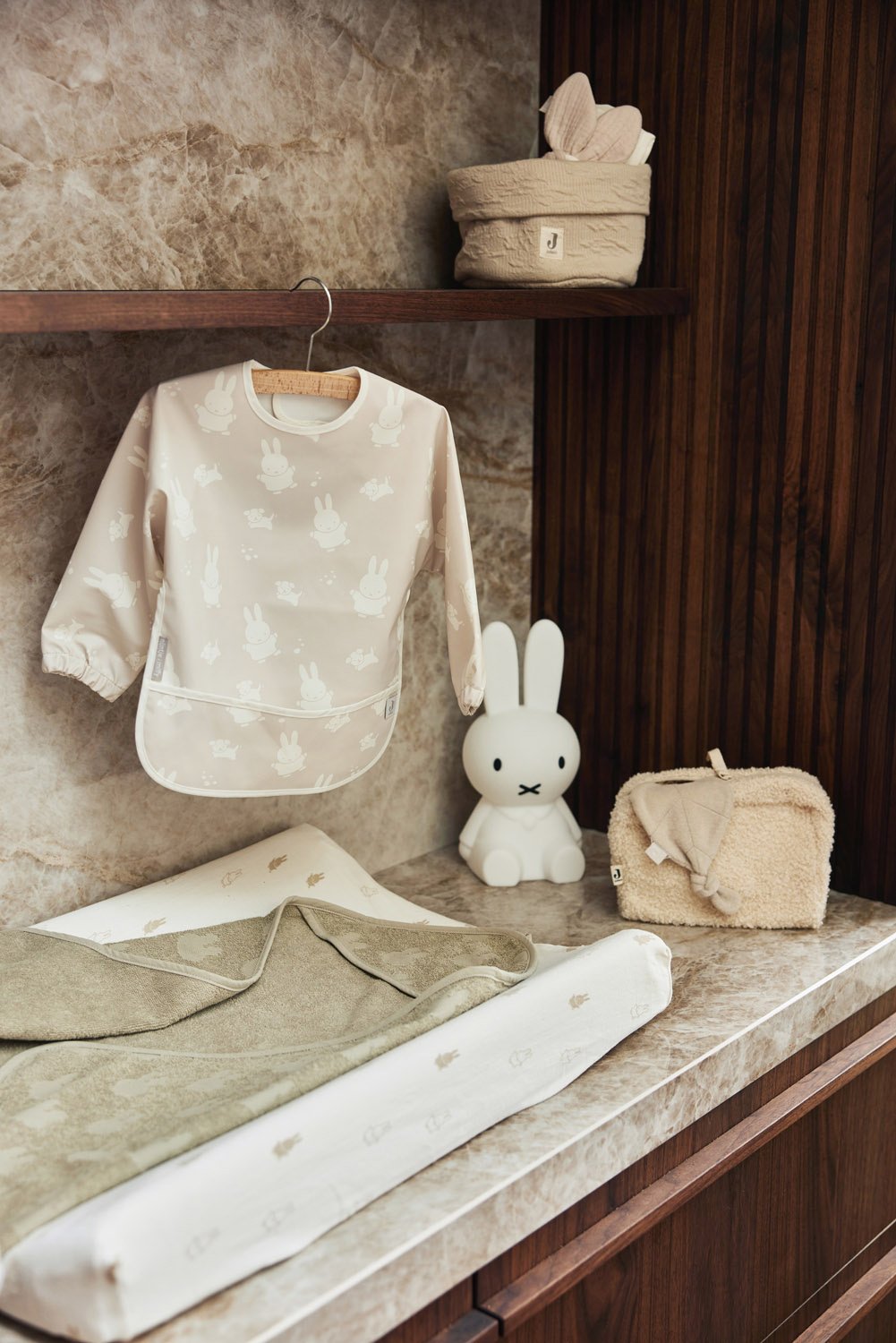 Jollein | Wasserdichte Latzhose mit Ärmeln, Miffy & Snuffy Nougat