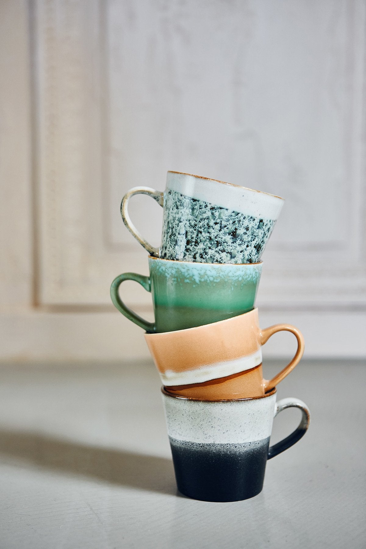 HK Living | 70's servies cappuccinomok Hail