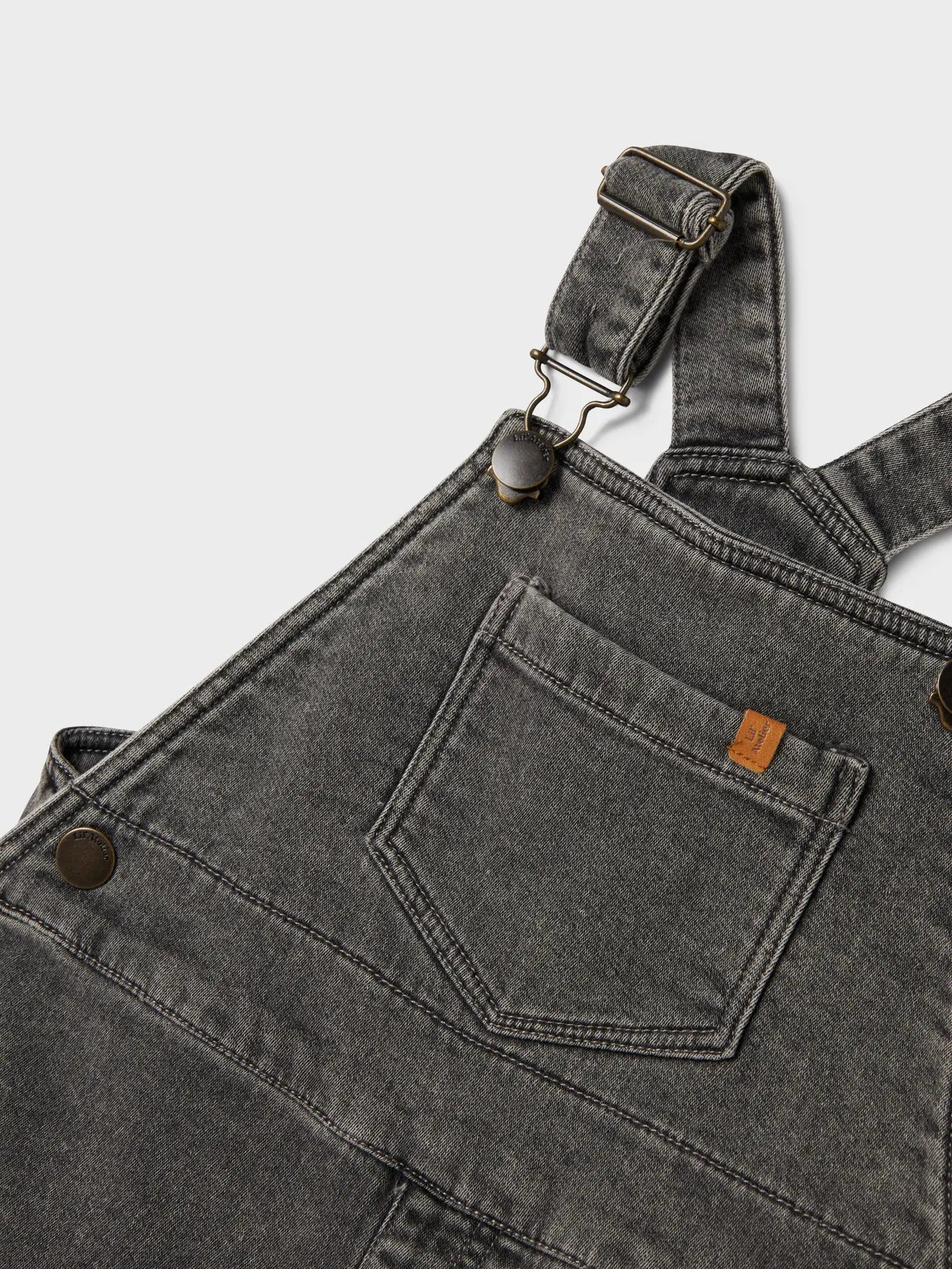 Lil Atelier | Lulia Latzhose aus grauem Denim