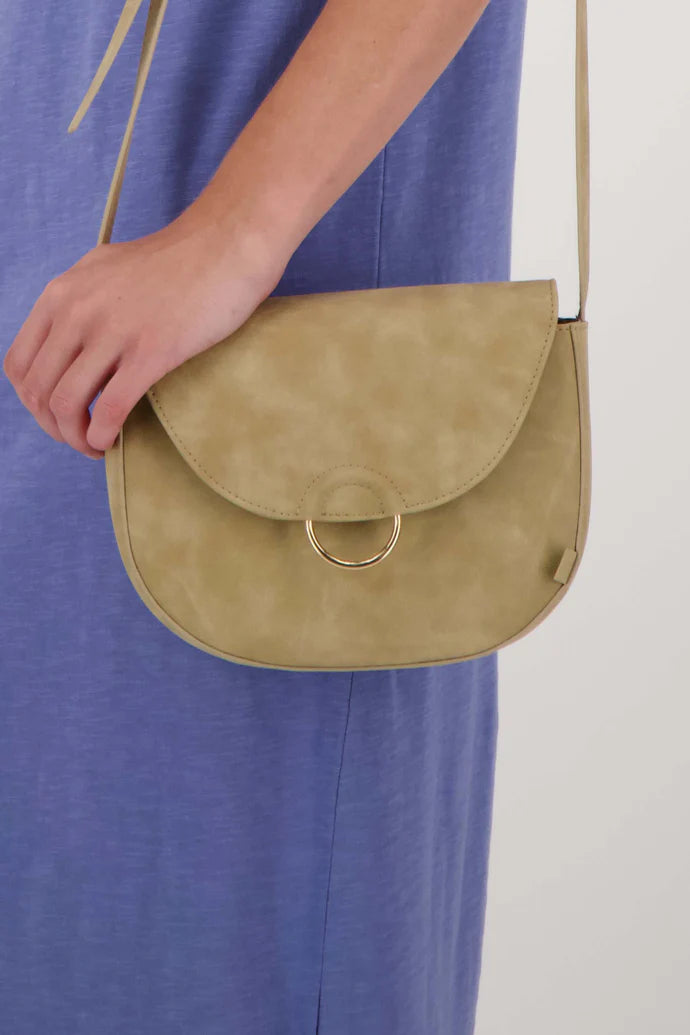 Zusss | Schoudertas buckle met ring sahara