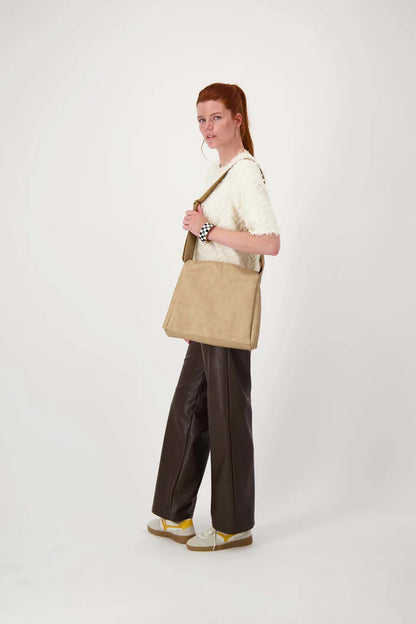 Zusss | Schoudertas met brede band taupe