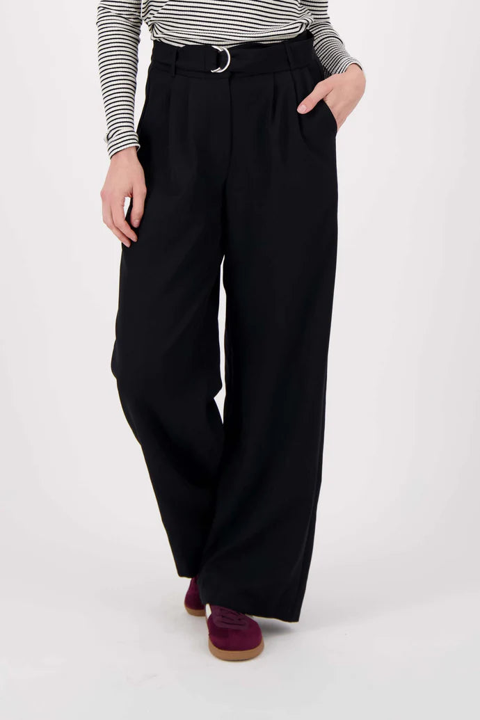 Zusss | Weite Hose mit Gürtel, schwarz