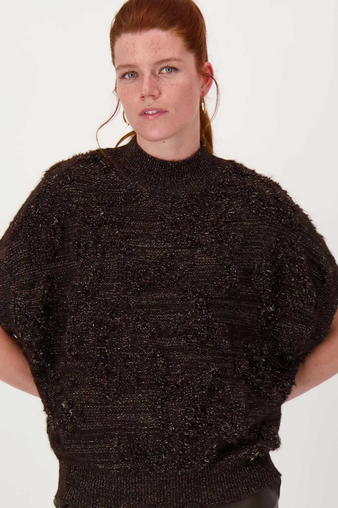 Zusss | Ärmelloser Pullover mit Lurex, schokoladenbraun