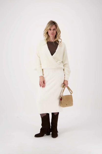 Zusss | Wickelpullover aus flauschigem, cremeweißem Garn