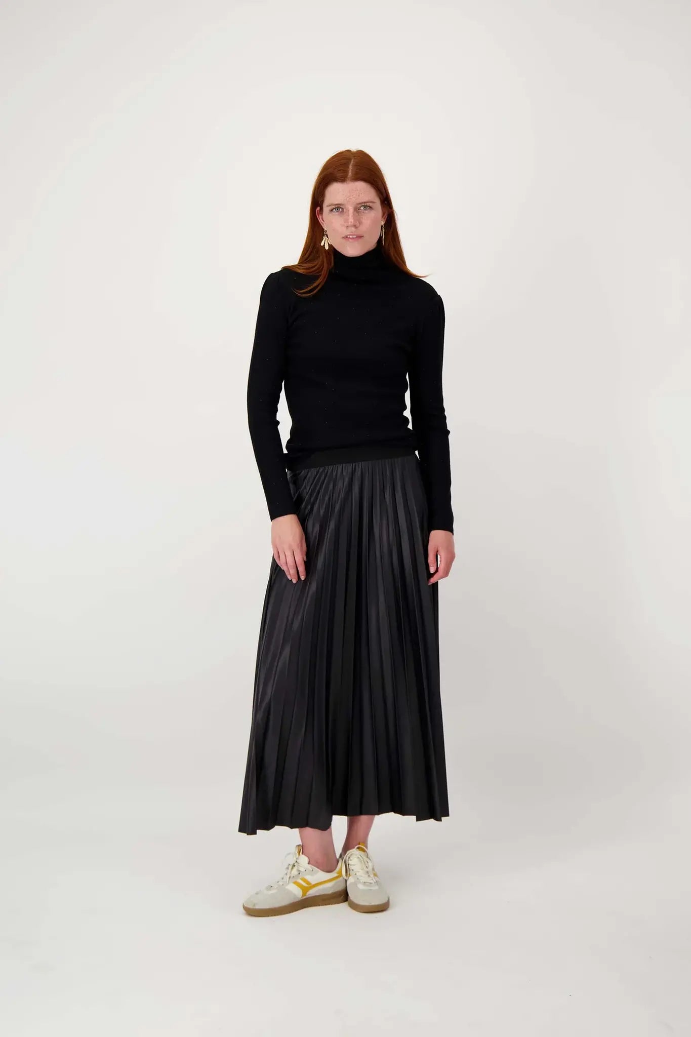 Zusss | Pullover mit schwarzen Strasssteinen