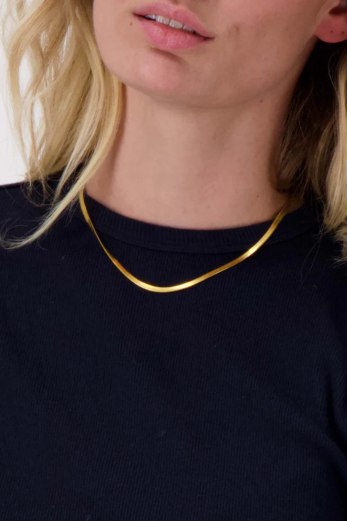 Zusss | Flache Kette mit Fischgrätenmuster in Gold