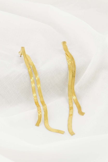 Zusss | Lange oorbel met visgraat structuur goud