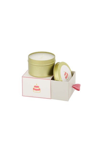 Zusss | Geurkaarsje tinnen in schuifdoosje gefeliciteerd taart wit/roze