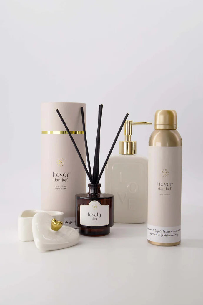 Zusss | Geurstokjes in koker Liever dan lief off white