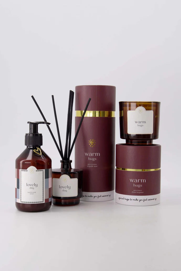 Zusss | Geurstokjes in koker warm hugs donkerrood