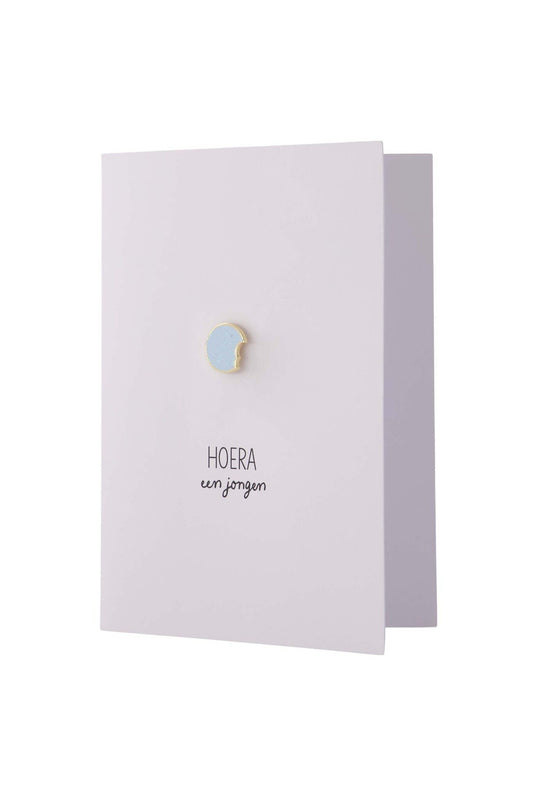 Zusss | Grußkarte „Hurra, ein Junge!“ Brosche blau/weiß