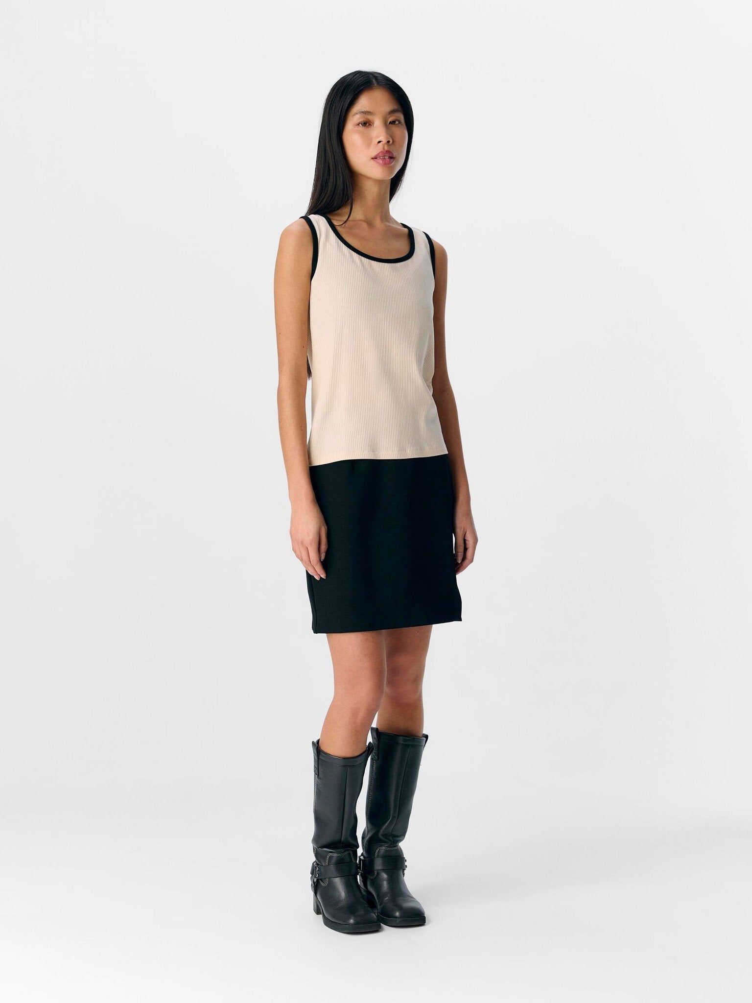 Object | Tank top Jamie sandshell/black NOOS
