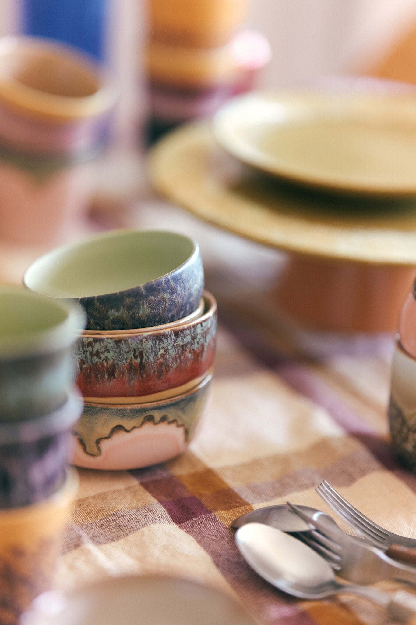HK Living | 70's servies dessertkom Cove