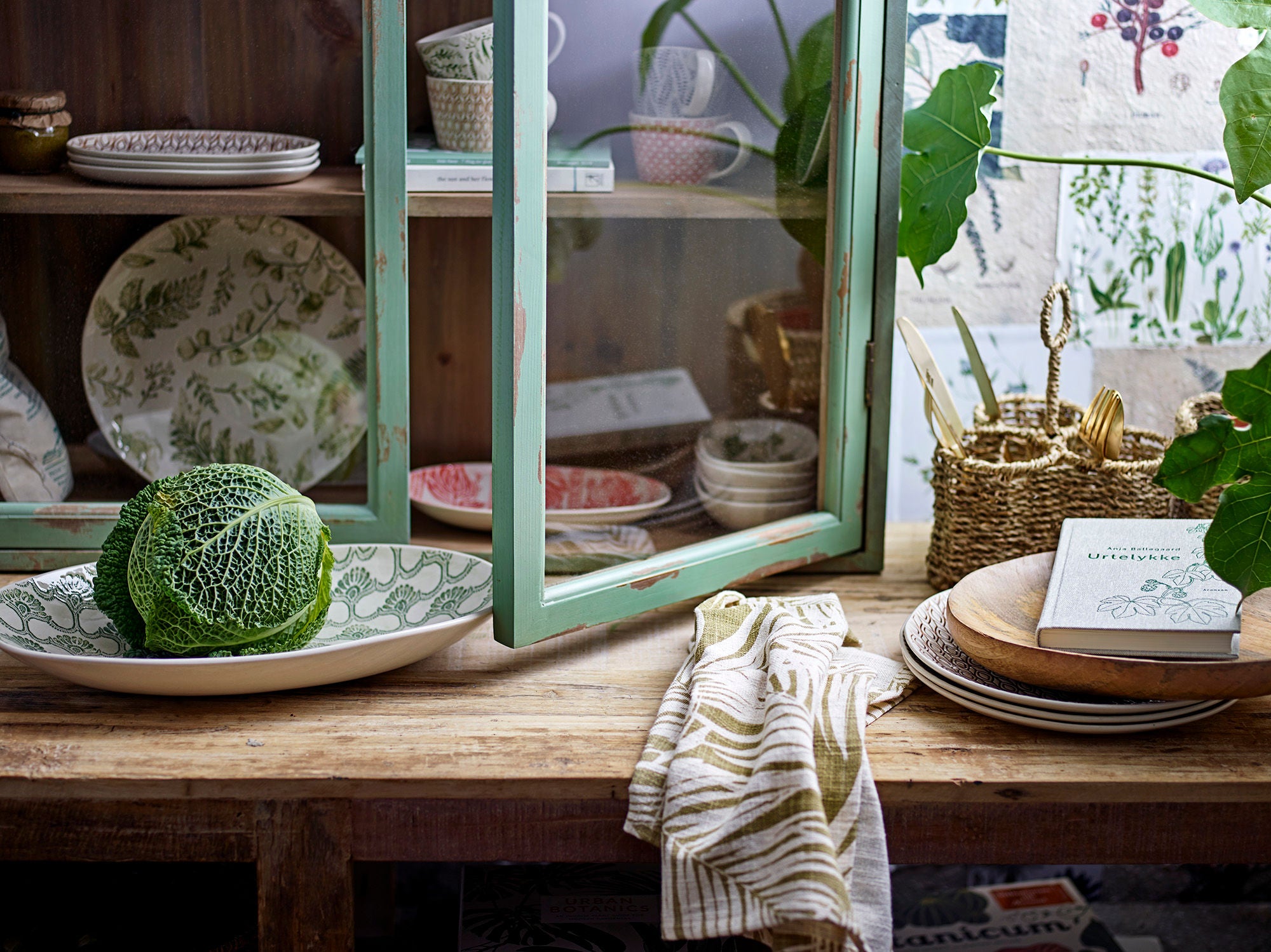 Bloomingville Vitrinekast Hazem oud groen