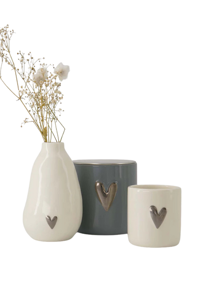 Zusss | Duftkerze aus Keramik, silberfarbenes Herz, graublau