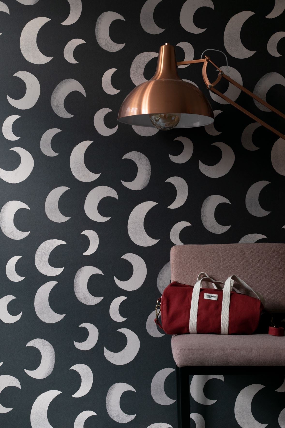 Meet Me at the Wall Behang Moon Dark | Aniek Bartels