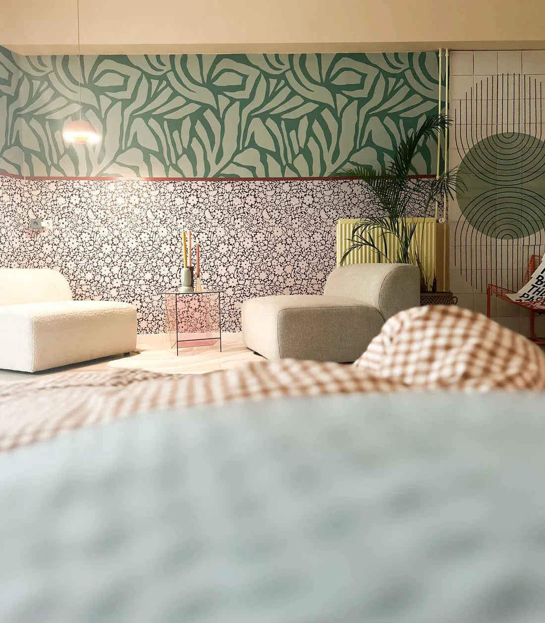 Behang Meet Me at the Wall - Flowerfield Brown - Naturel Noord 320cm