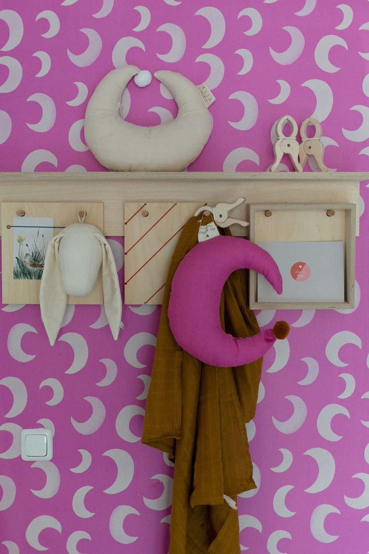 Meet Me at the Wall Behang Moon Pink | Aniek Bartels