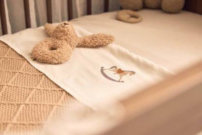 Jollein | Rasselhase am Flussufer 