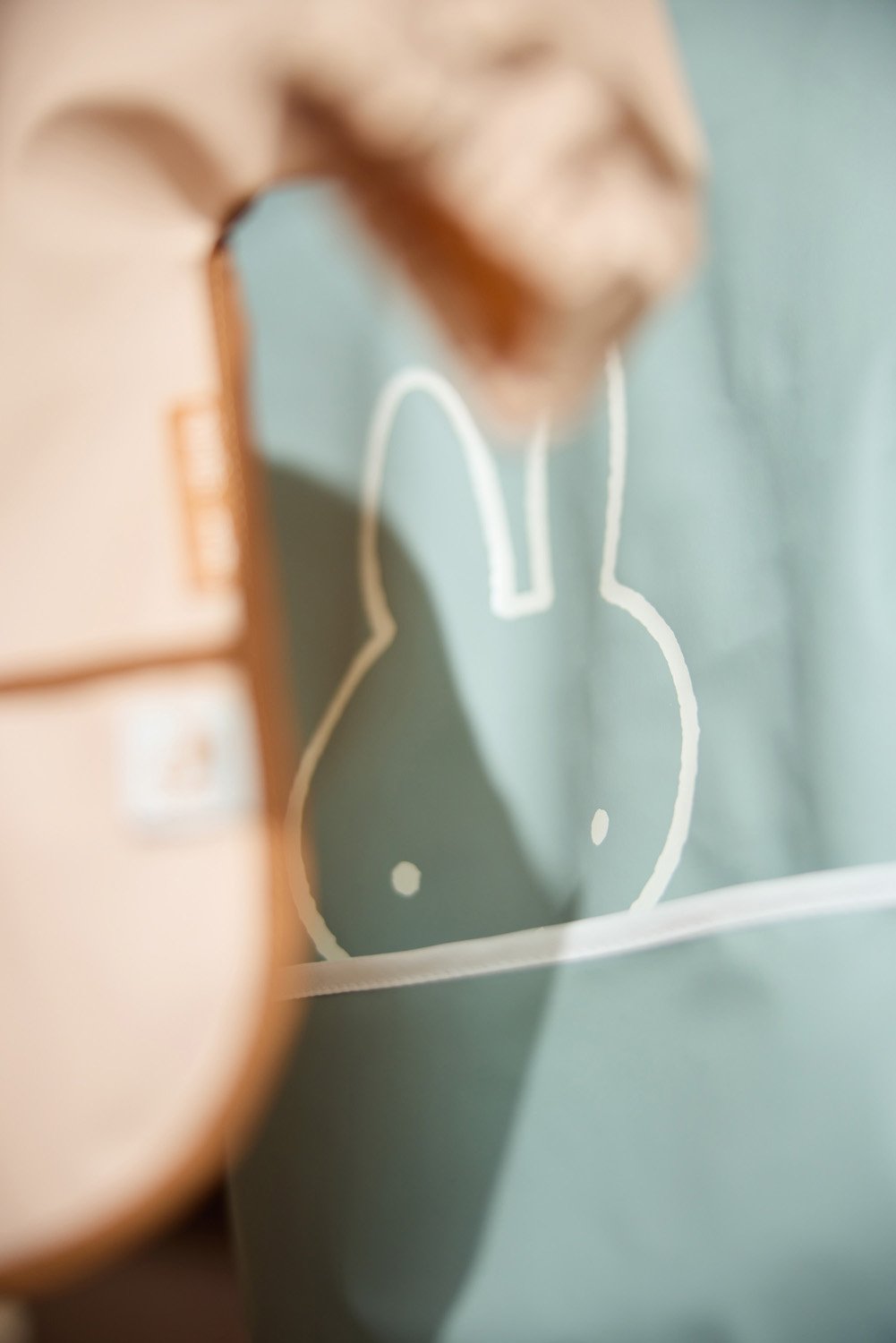 Jollein | Wasserdichte Latzhose mit Ärmeln, miffy Peekaboo, Meeresgrün
