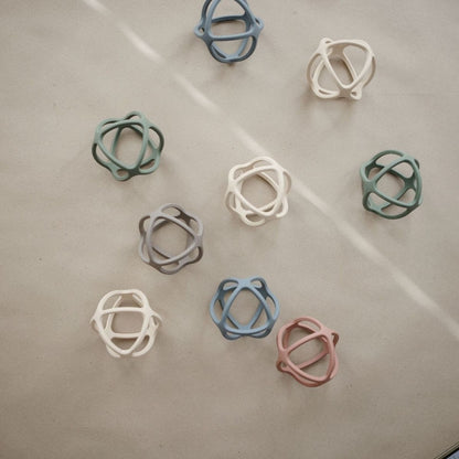 Mushie | Bijtspeeltje bal oud roze