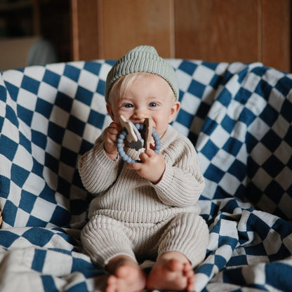 Mushie | Beißring Weltraumblau