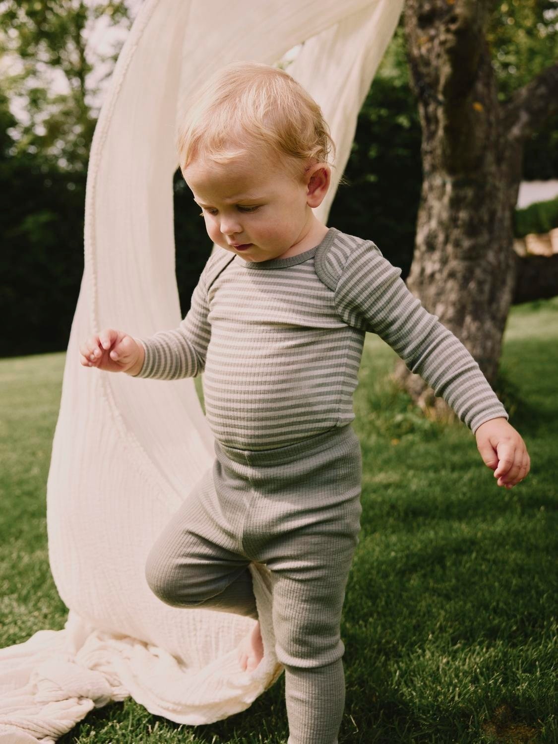 Lil Atelier | Wollstrampler Fable Fio grün/grau