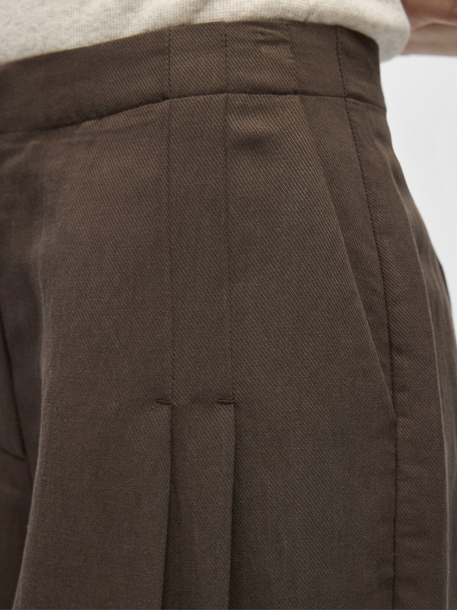Object | Short Molly seal brown