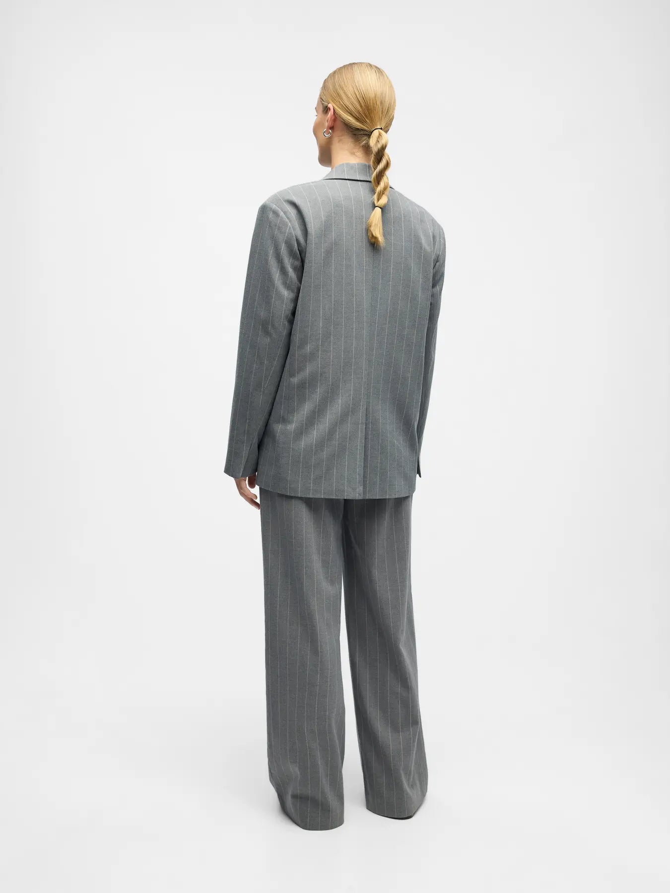 Objekt | Lisa grauer Nadelstreifenblazer