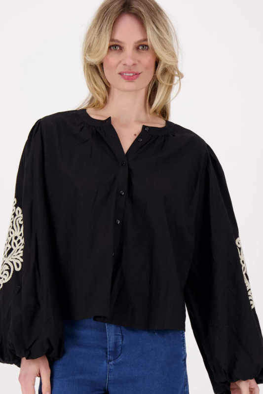 Zusss | Blouse borduur mouwen zwart