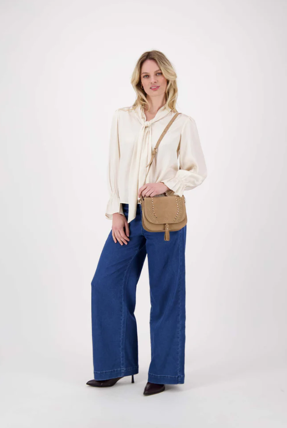 Zusss | Satijnen top met strik beige