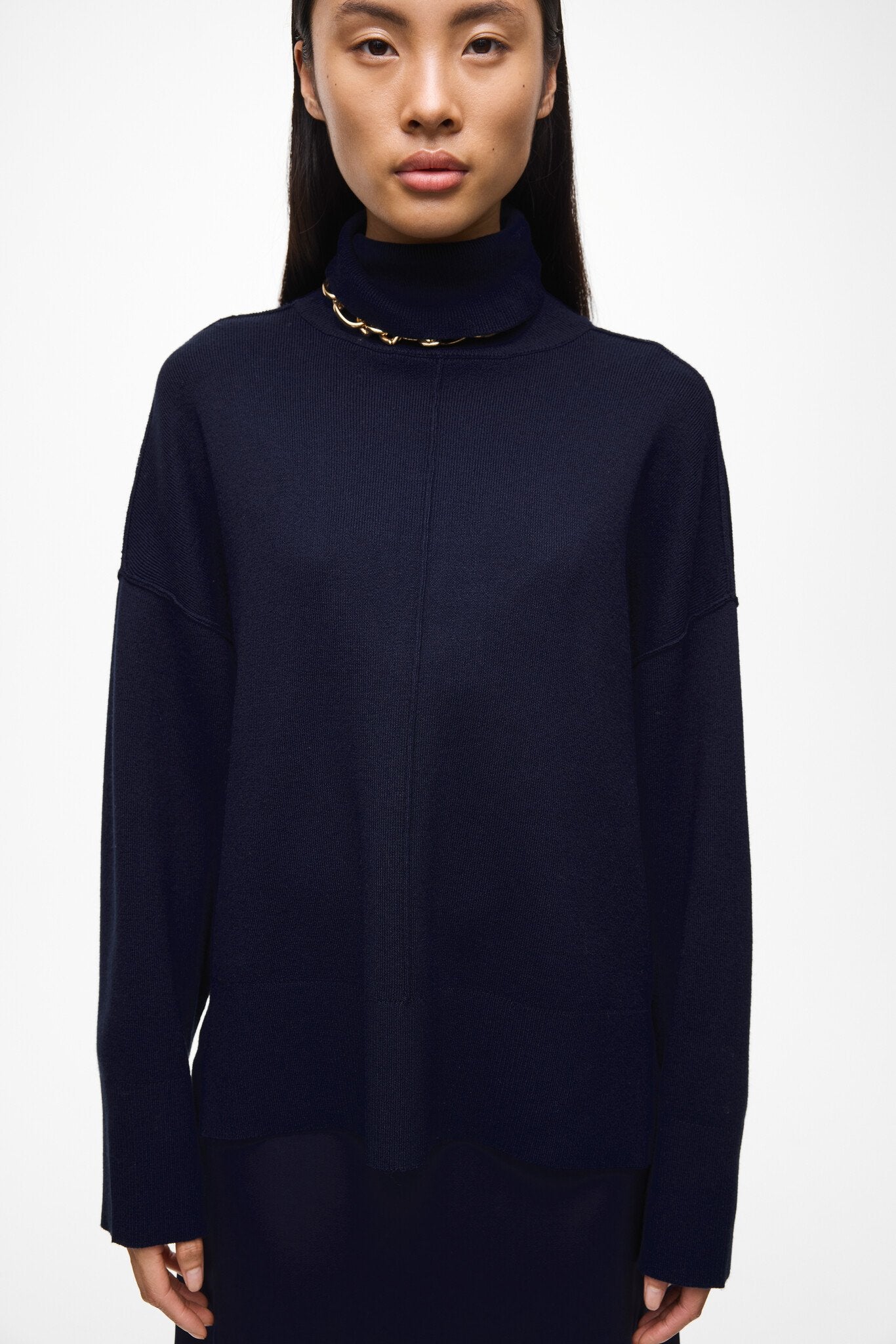 Villa | Rollkragenpullover in Marineblau von Ostria