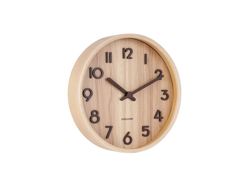 Karlsson | Wanduhr aus hellem Eichenholz, 22 cm