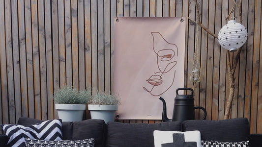 VM | Gartenplakat: Frau in Reihen