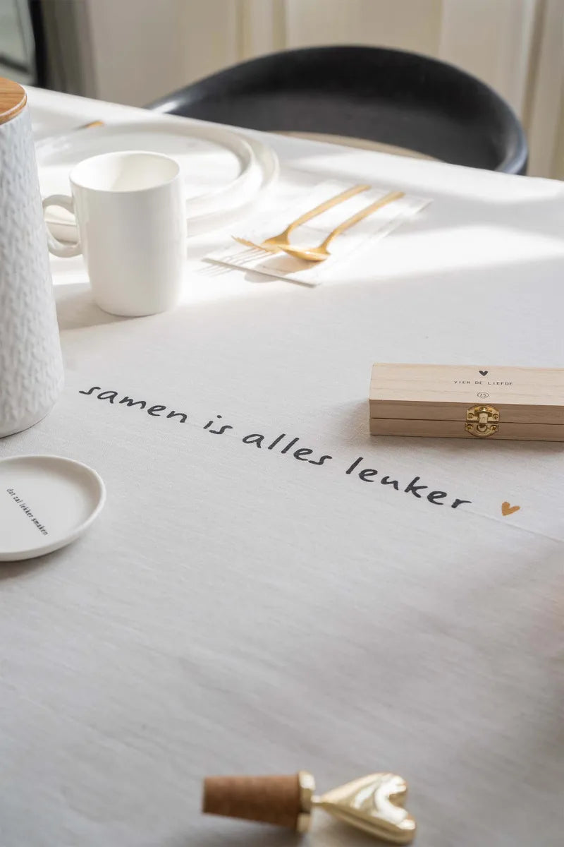 Zusss | Tischdecke „Gemeinsam macht es mehr Spaß“ 250 cm