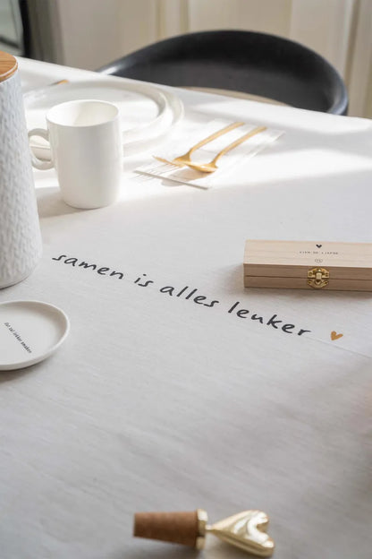 Zusss | Tischdecke „Gemeinsam macht es mehr Spaß“ 250 cm